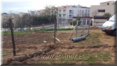 Instal·lació de tancament cinergètic a la zona dels horts urbans de Sant Feliu de Guíxols.