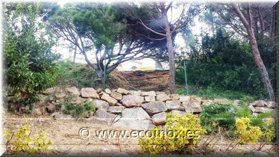 Reparació de tanca afectada per les pluges a Sant Feliu de Guíxols.