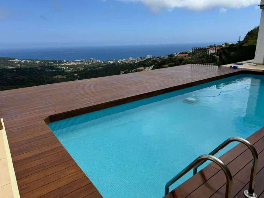 Tarimas madera piscinas Costa Brava Girona- Ecoinox